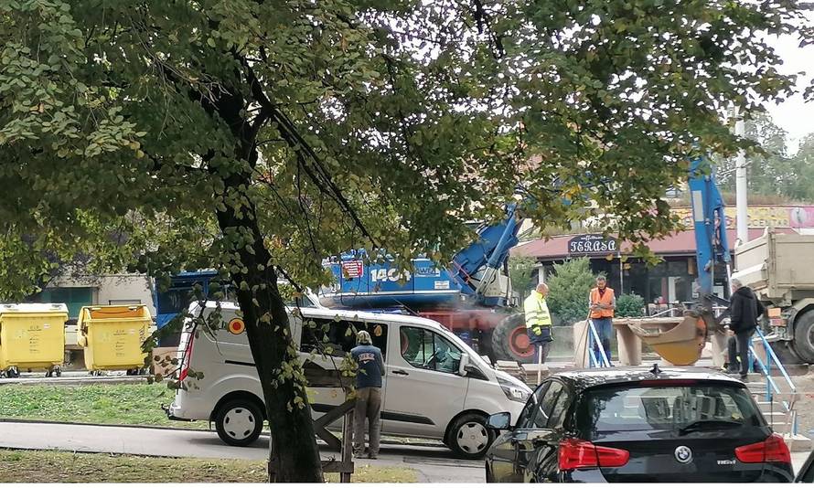 VIDEO Stanari Jaruna bez tople vode: 'I prije je ta cijev pucala, ali prvi put da je nastao gejzir'