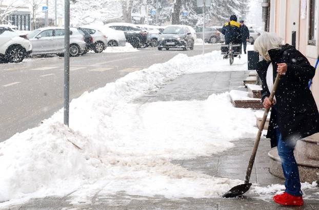 Snijeg je prekrio Sisak 
