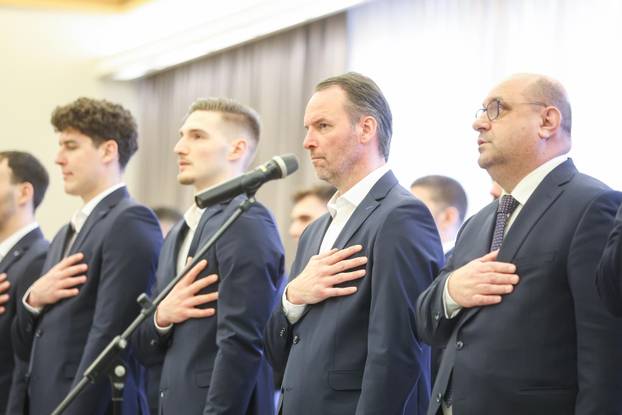 Zagreb: Predsjednik Republike uručio  je odlikovanja Hrvatskoj rukometnoj reprezentaciji