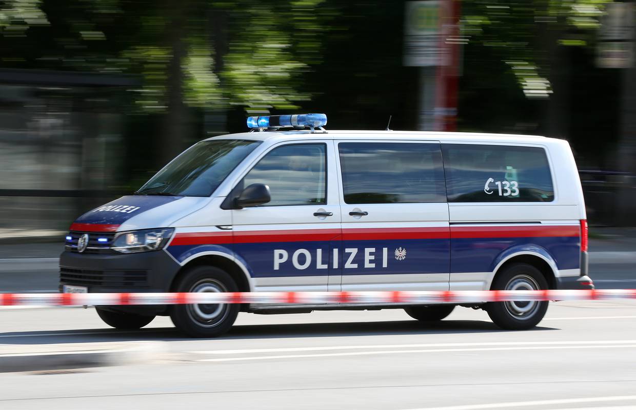 Austrijanci uhitili naci repera: U slavne pjesme ubacivao parole