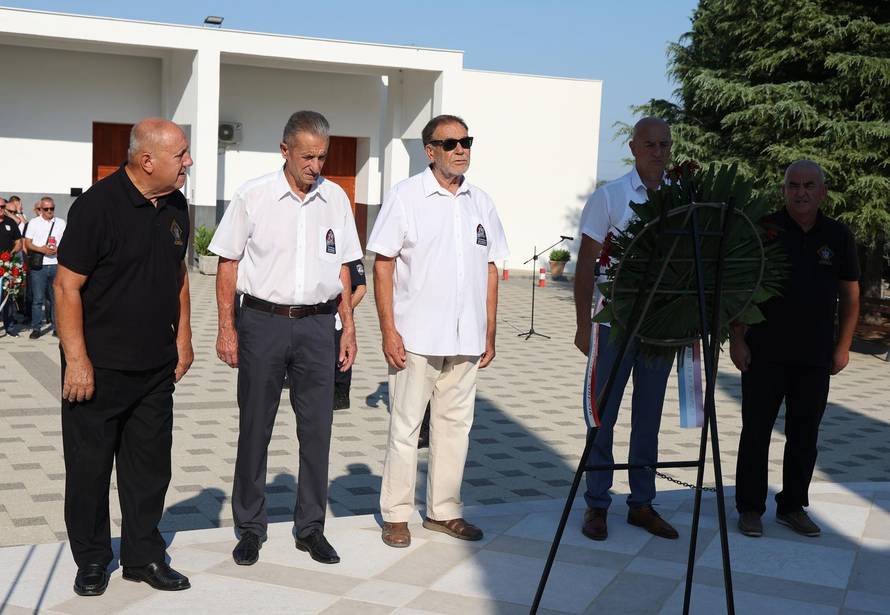 Šibenik: Položeni vijenci i zapaljene svije?e povodom obljetnice Oluje