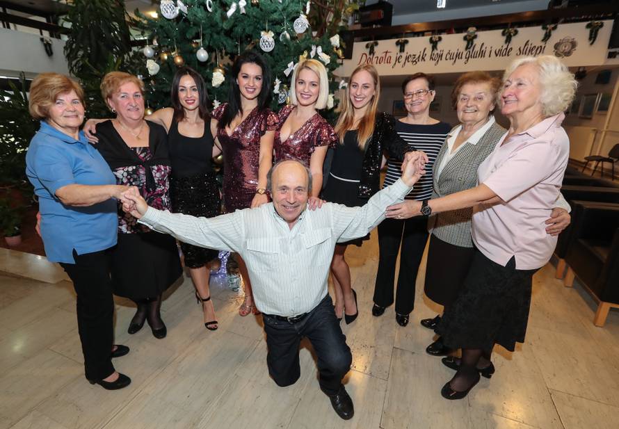 Penzioneri rasplakali plesačice: 'Ovo nam je poklon iz snova'