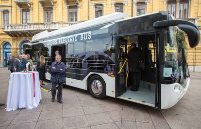 Električni bus na putovanju kroz Hrvatsku posjetio Rijeku