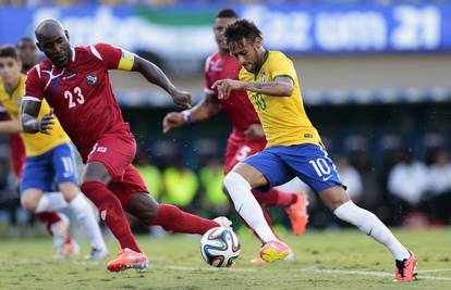 Brazil s pola gasa, Neymar je igrao petom, gurao kroz noge