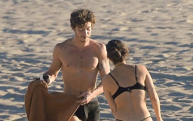 *PREMIUM-EXCLUSIVE* Shawn Mendes and his new Girlfriend hit the Beach in their Underwear!