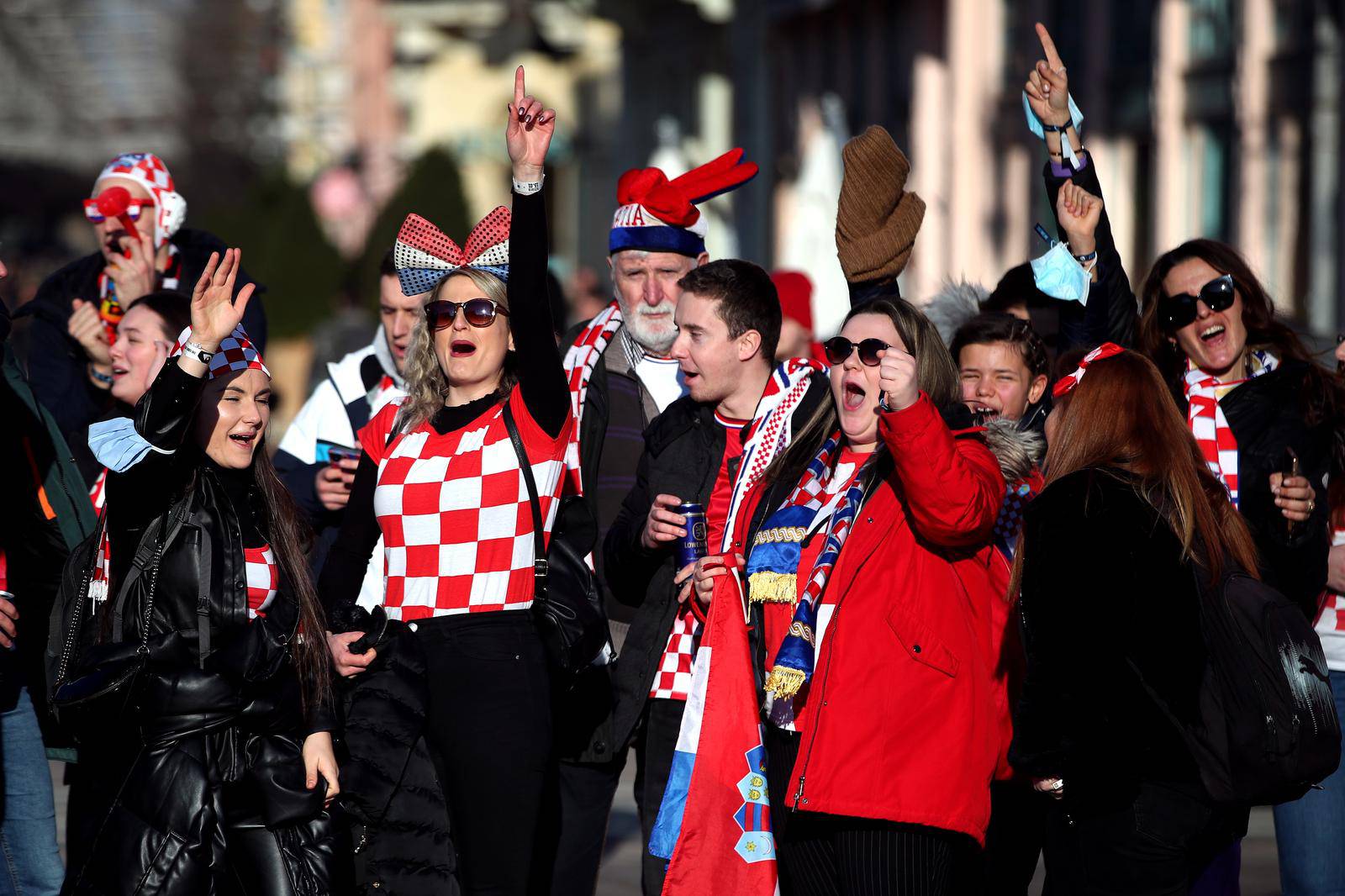 Szeged: Hrvatski i srpski navijači u gradu uoči početka utakmice 