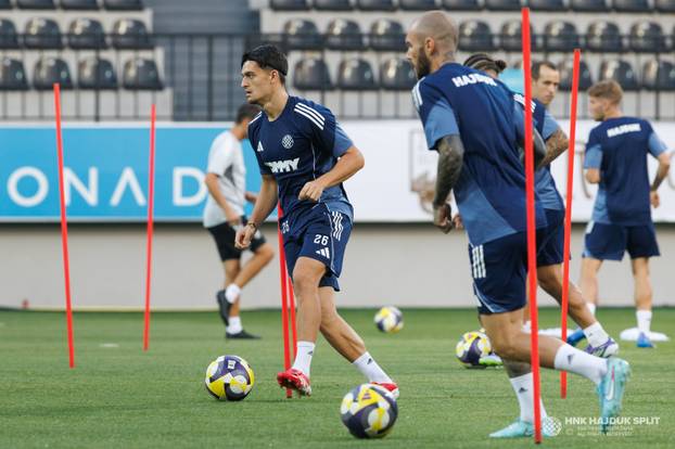 FOTO Hajdukovci odradili zadnji trening prije Zire. Maksimalan fokus, Hrgović čak stao i na gol