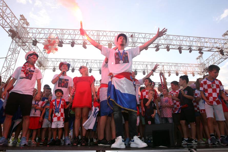 Prisjetite se čudesnog dočeka uz mali 'milijun' fotki i videa