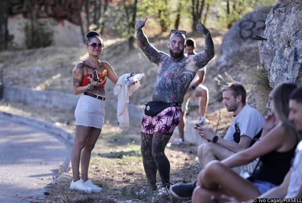 Split: Dolazak posjetitelja na stadion Park Mladeži na kojem započinje Ultra 2025.