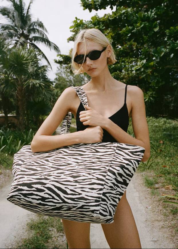 Najbolje velike torbe, torbe za plažu i cekeri u ponudi dućana