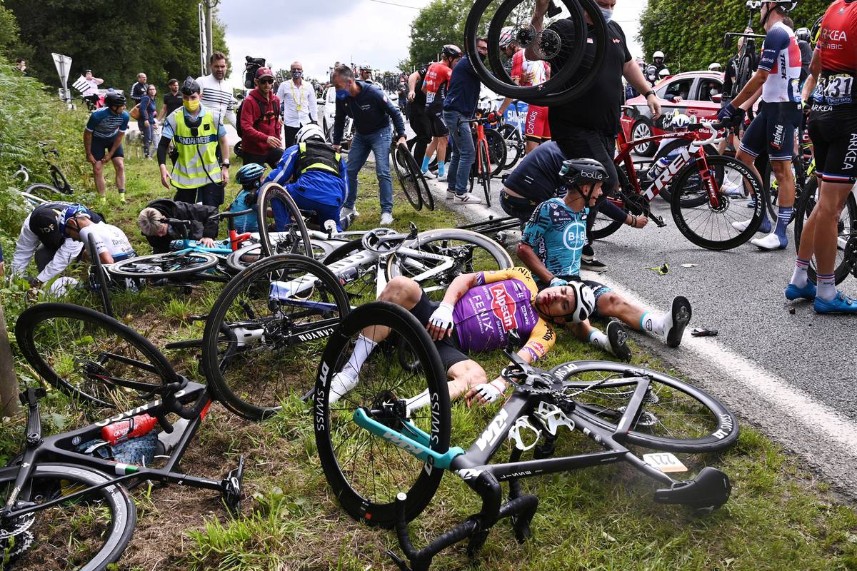 Porušila ih kao domine: Uhitili ženu koja je porušila na desetke biciklista na Tour de Franceu