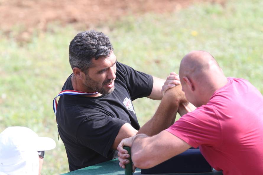 Pobjednik Medo pobjegao preko ograde, ljudi su bježali od njega