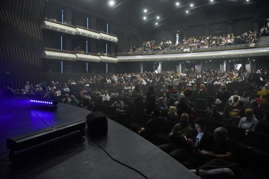 Beograd: Na Kaliopinom koncertu umrla je žena iz publike