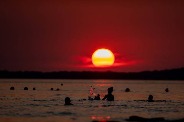 Fažana: Kupanje uz prekrasan zalazak sunca
