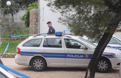 Postavili bombu i prijeteću poruku na auto iz Srbije