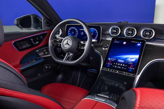 Vertraute Stärke auf einem neuen Niveau: Die neue Mercedes-Benz C Klasse bleibt sich treu – und wächst über sich hinausThe new Mercedes-Benz C-Class: Refined strength. Trusted continuity.
