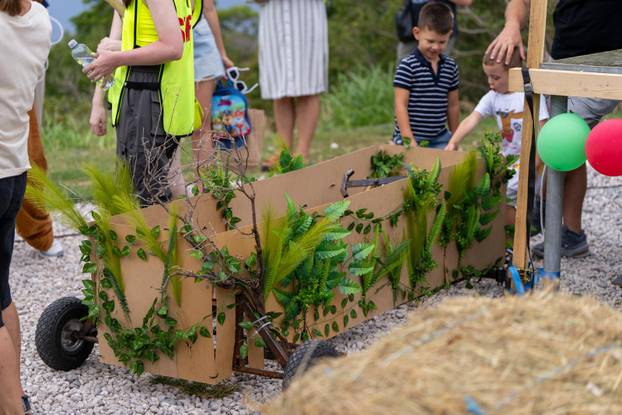 Senj: Održana 1. Senjska maškarana utrka 'Gravity race Senj 2025' podno tvrđave Nehaj