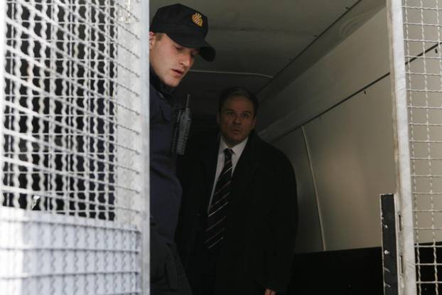 ARHIVA: Zagreb: Na prosvjedu protiv EU policija grubo privela nekolicinu prosvjednika