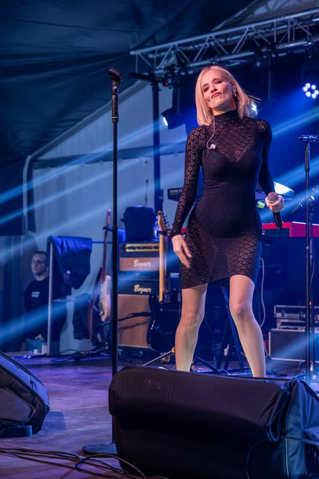 Žminj: Koncert Jelene Rozge za Valentinovo 