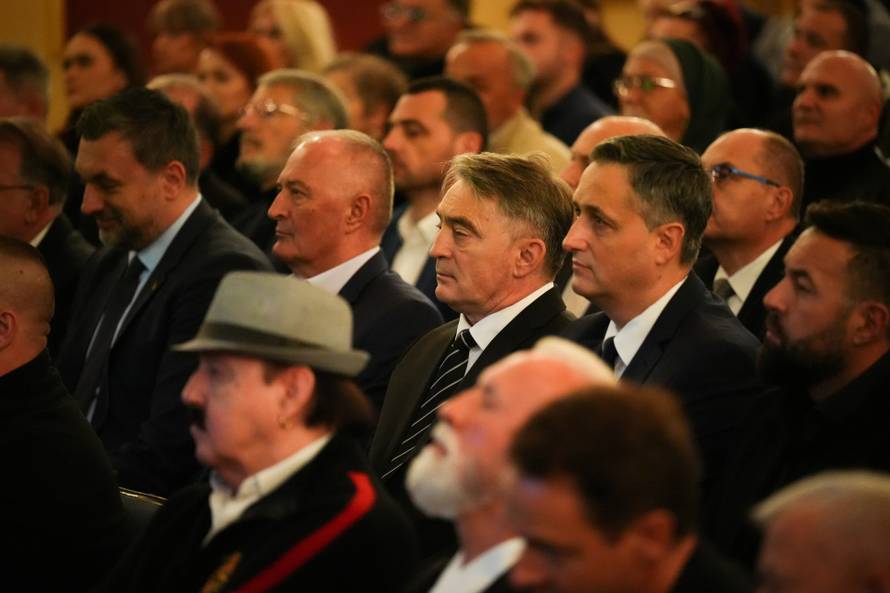 FOTO Emotivna komemoracija: O Halidu pričali njegovi bližnji, mnogi nisu mogli sakriti suze...