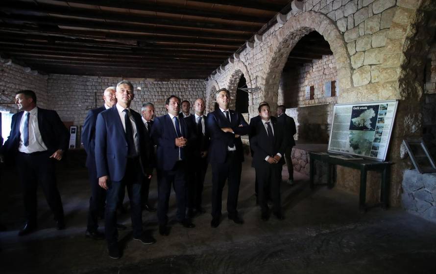 Premijer Plenković na Golom otoku odao počast žrtvama totalitarnih i autoritarnih režima