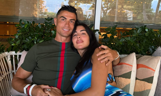 FOTO Zvone svadbena zvona? Internetom kru&zcaron;i pozivnica za vjen&ccaron;anje Georgine i Ronalda