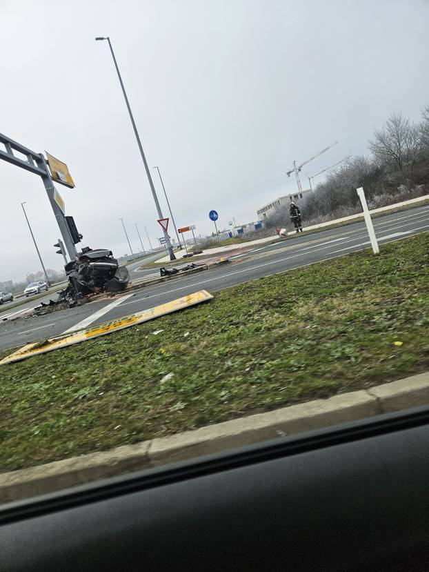 FOTO Evo kako izgleda mjesto strašne nesreće u Velikoj Gorici: 'Horor, ništa nije ostalo od auta'