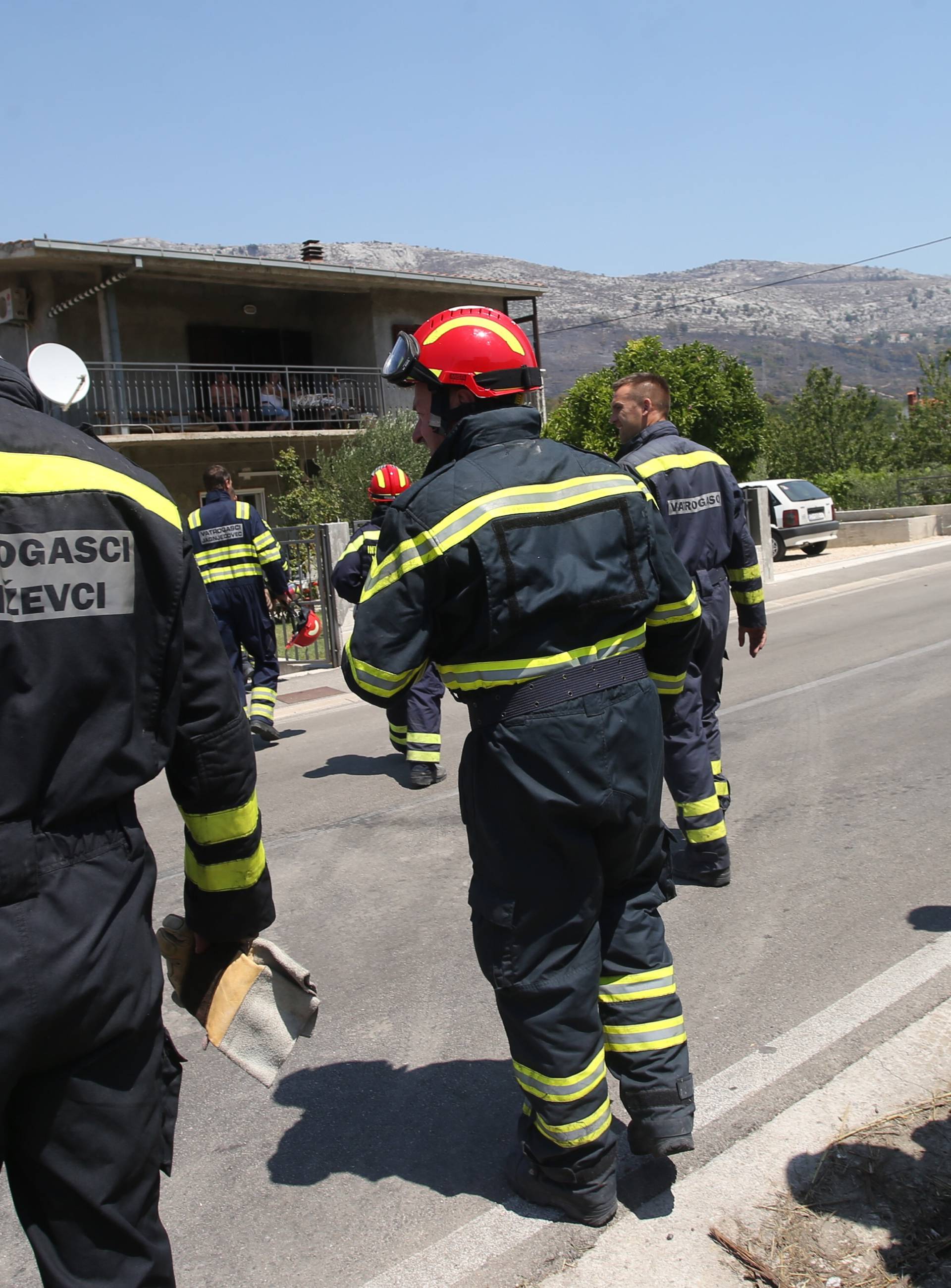 Trojica vatrogasaca ozlijeđena u nesreći, još jedan kolabirao