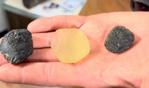 Misteriozno staklo u pustinji je dokaz drevnog udara asteroida. Znanstvenici: Ali gdje je krater?