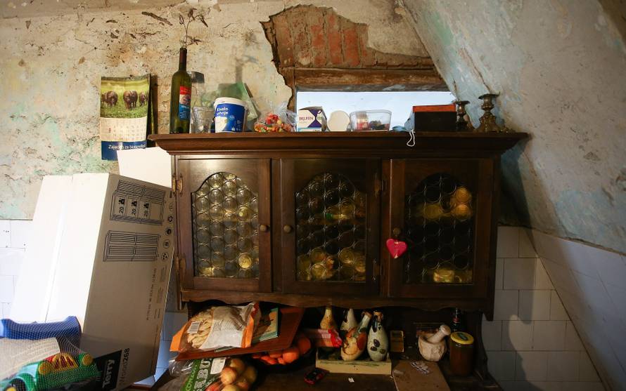 'Tresao nam se kontejner, baš smo se uplašili. Nove štete nema, ali kuća je za rušenje'