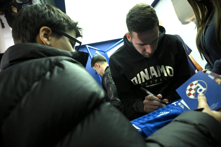 Zagreb: Igraci Dinama na druzenju s navijacima