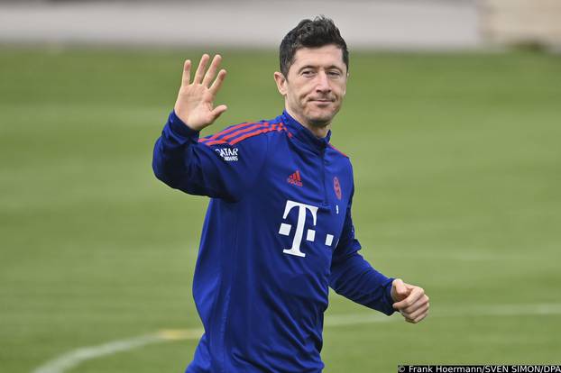 Robert LEWANDOWSKI (FC Bayern Munich) rejects contract offer from FC Bayern.