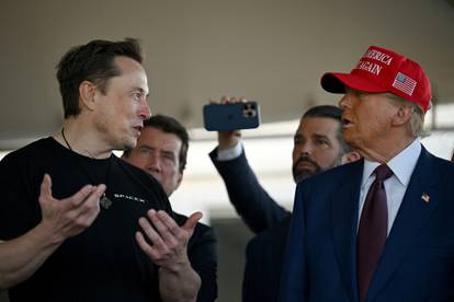 FOTO Elon Musk i Donald Trump skupa promatrali lansiranje Starshipa na njegov testni let