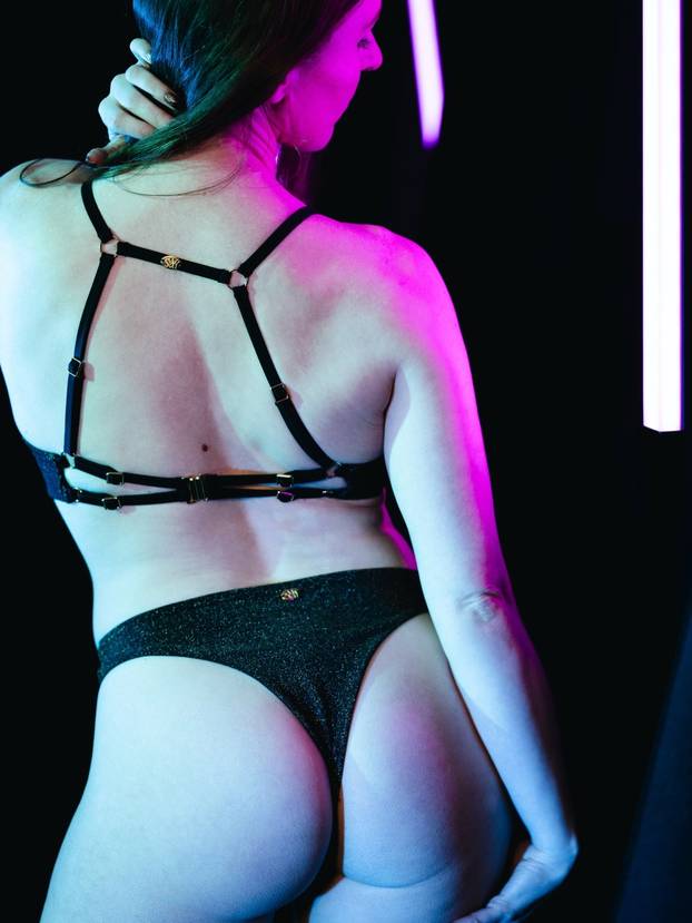 FOTO Ona je najbolja irska pole dance plesačica: Pogledajte što sve može sa svojim tijelom...