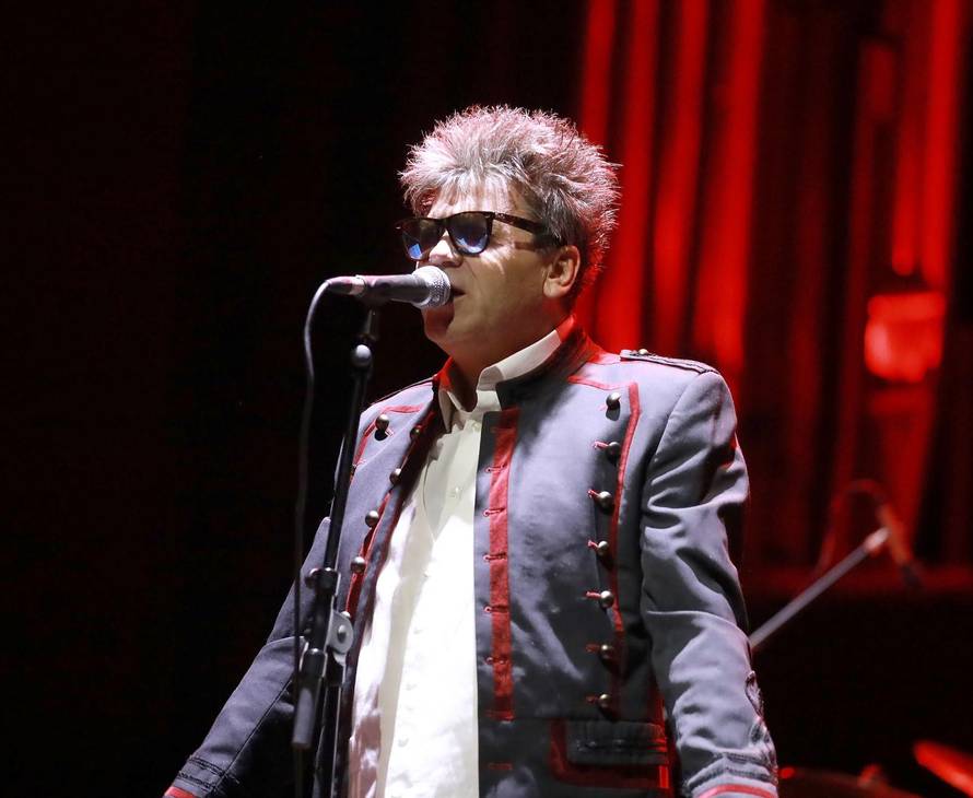 Beograd: Koncert grupe Crvena jabuka u Kombank areni