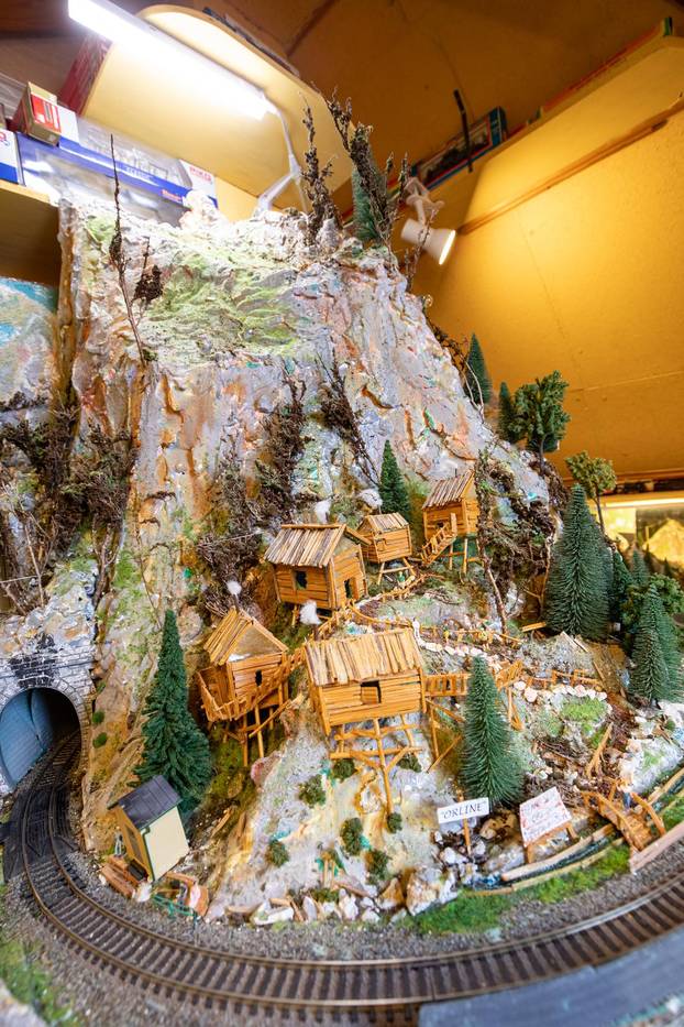 Oživio željeznicu koja je povezivala Konavle s Bečom: Pero je bajkovitu maketu gradio 12 godina