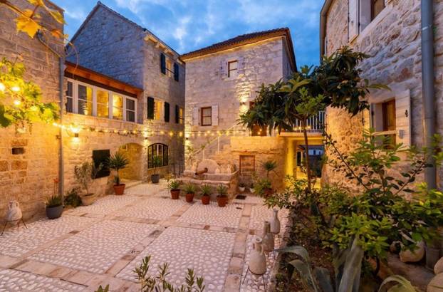 FOTO Dvor Pitve Villas: Mir i autentičnost otoka Hvara u malom dalmatinskom selu