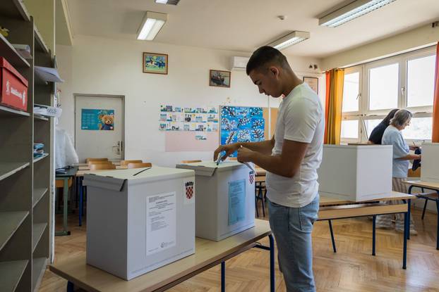 Stobreč: Građani na glasovanju u OŠ Stobreč