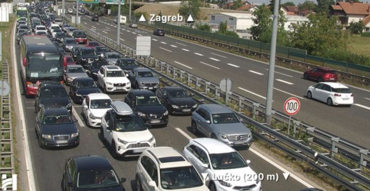 FOTO Sudari i ogromne gužve: Nepregledne kolone prema Zagrebu, zastoji i na granicama