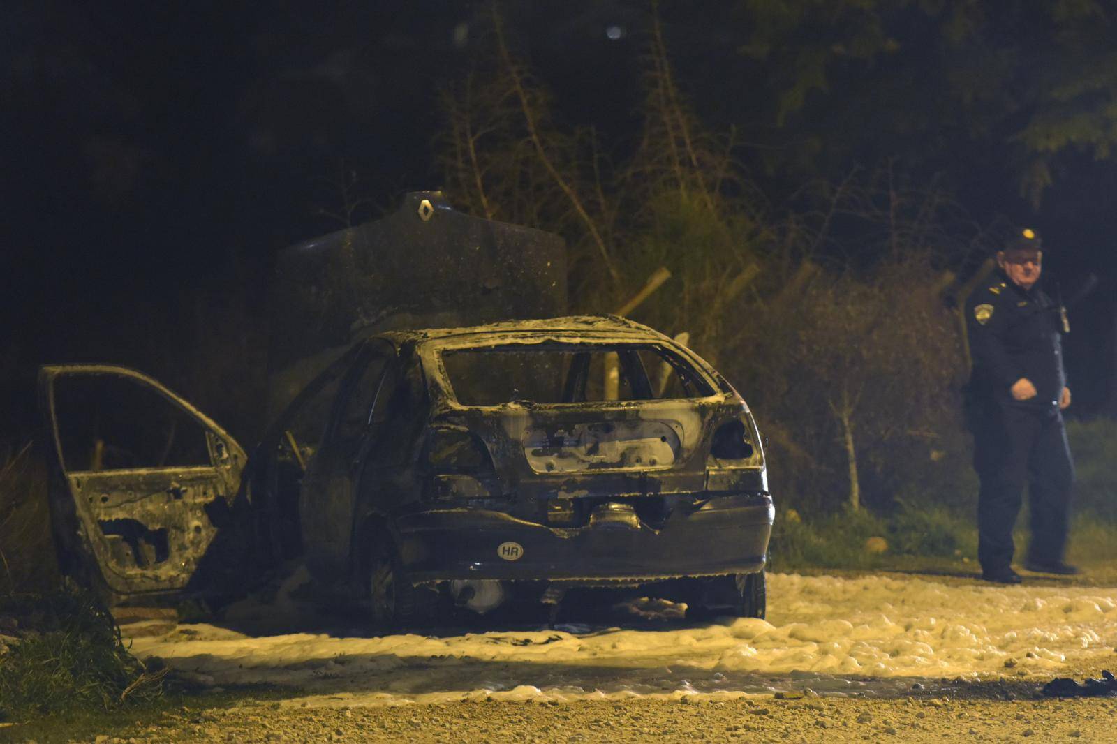 Zapalio se auto u Zadru: 'Čuli smo 'bum' i vidjeli velik požar'