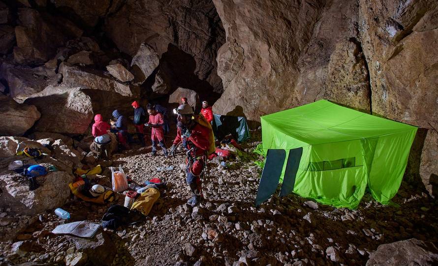 Spust u srce Biokova: Jama bi mogla biti dublja od kilometra