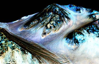 Znanstvenici pronašli dokaze da na Marsu danas teče voda!