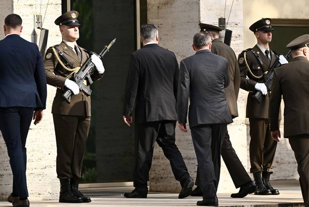 Zagreb: Zoran Milanović stigao na sastanak s načelnikom Glavnog stožera OSRH i suradnicima 