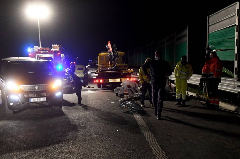 Stravične fotografije: Mladići nisu imali šanse, ovo je ostalo od auta nakon sudara u Istri