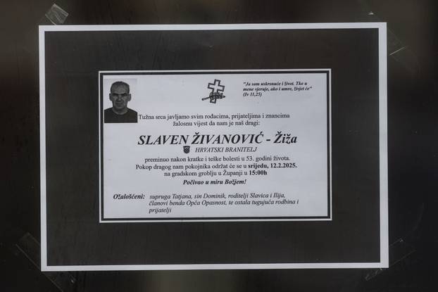 Županja: Komemoracija za Slavena Živanovića Žižu, člana grupe Opća opasnost koji je preminuo u 53. godini