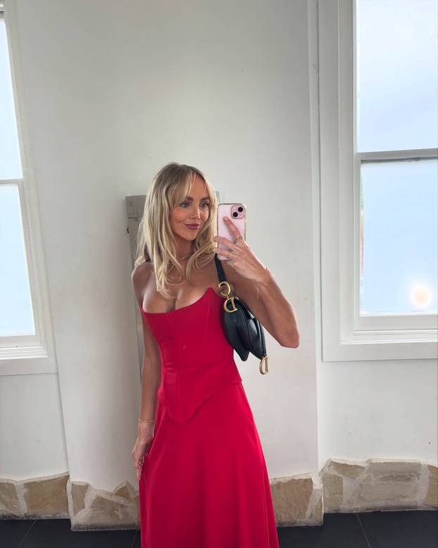 FOTO U 2025. planira spavati s 1000 frajera. Sad se zaručila: On mi je podrška, cilj ostaje isti!