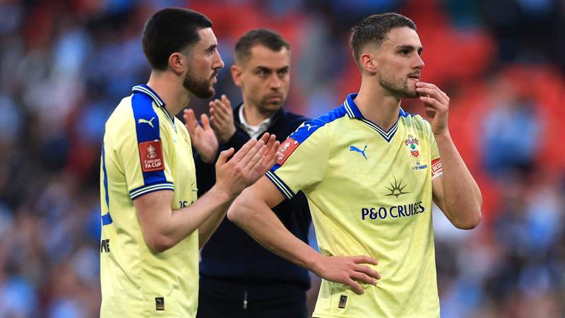 Skandal na Otoku uoči borbe za 230 mil. eura. Southampton je poslao 'Jamesa Bonda' i požalio