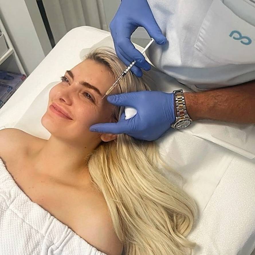 Ella Dvornik u oskudnom badiću na plaži: 'Ovoliko si se skinula?'