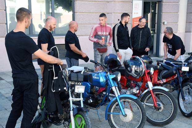 Sisak: Oldtimer klub Sisak organizirao 7. Tomos susret
