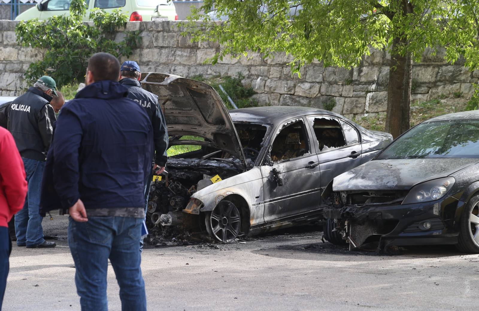 Solin: Tijekom noÄi u Zvonimirovoj ulici izgorio BMW